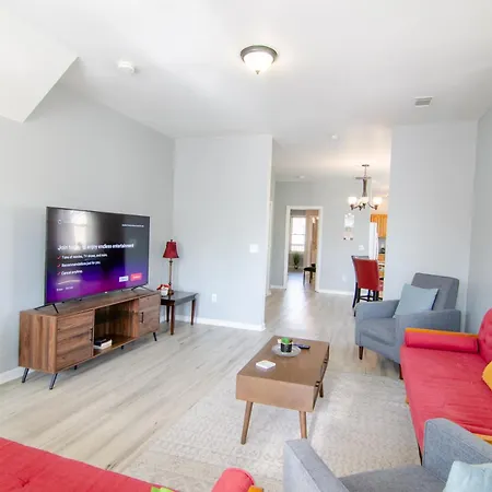 Near Nyc Spacious 4 Bedroom 2 And A Half Bath